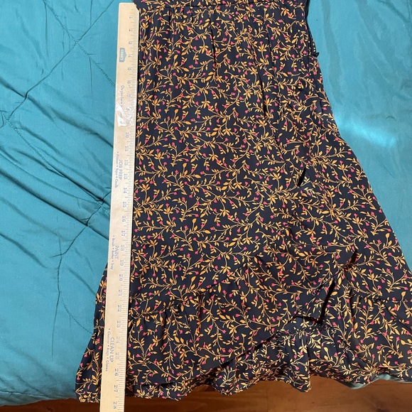 Old Navy floral faux wrap dress with asymmetrical hem - Picture 5 of 5